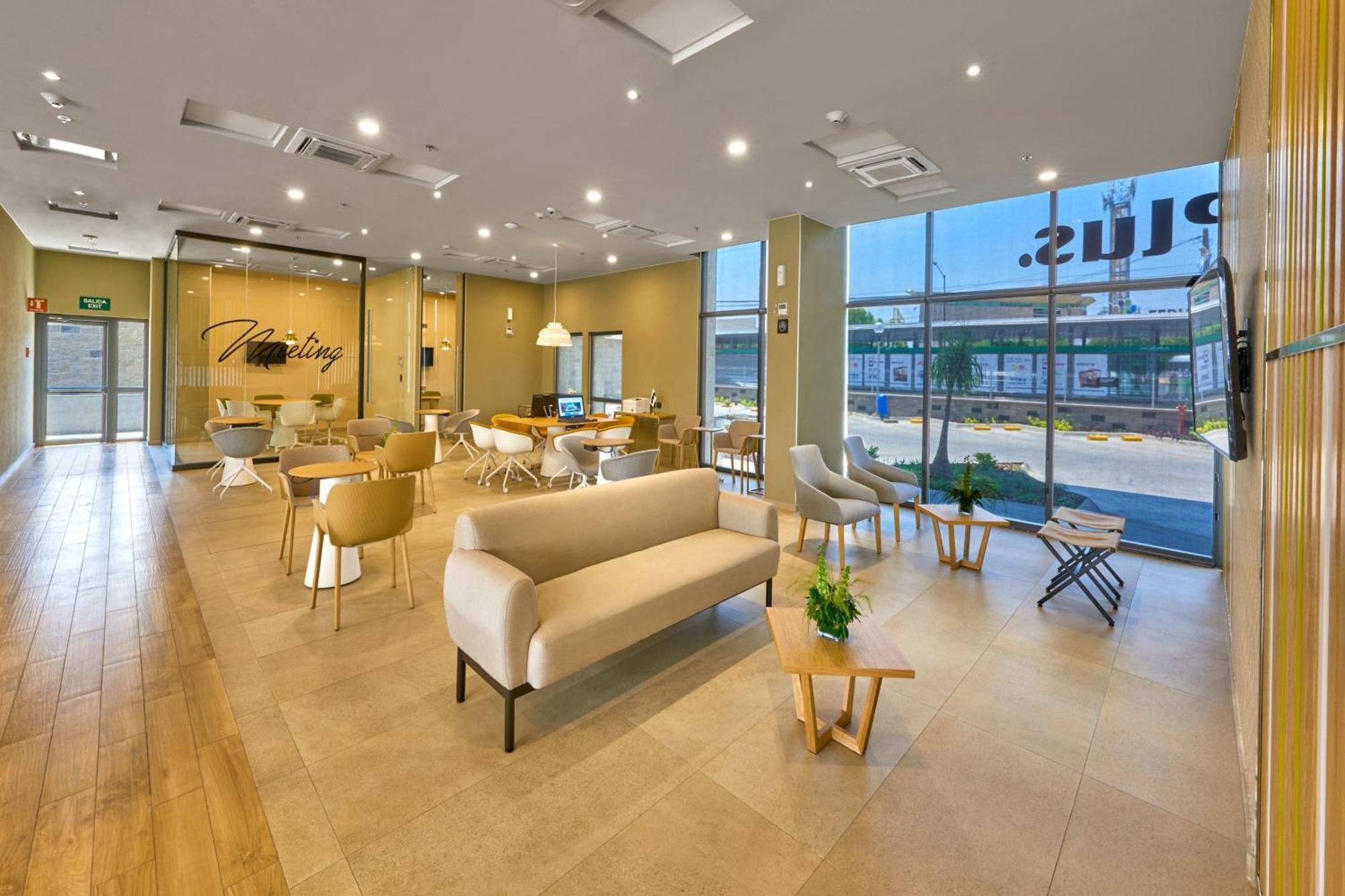 ซิตี้ เอ็กซ์เพรส พลัส เลออน เซนโตร เดอ กอนเบนซิโอเนส Hotel ภายนอก รูปภาพ