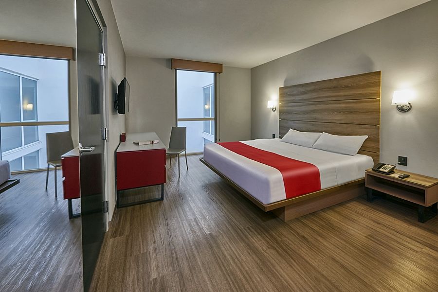 ซิตี้ เอ็กซ์เพรส พลัส เลออน เซนโตร เดอ กอนเบนซิโอเนส Hotel ภายนอก รูปภาพ